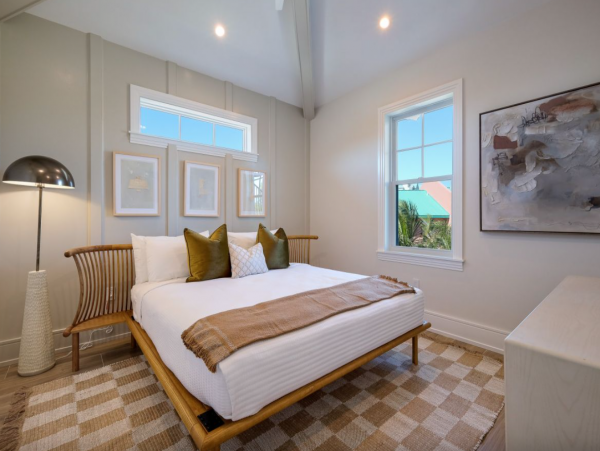 Lido Key Ten Bedroom Steps to  Beach Luxury Rental Walk to St. Armands Circle WOW!